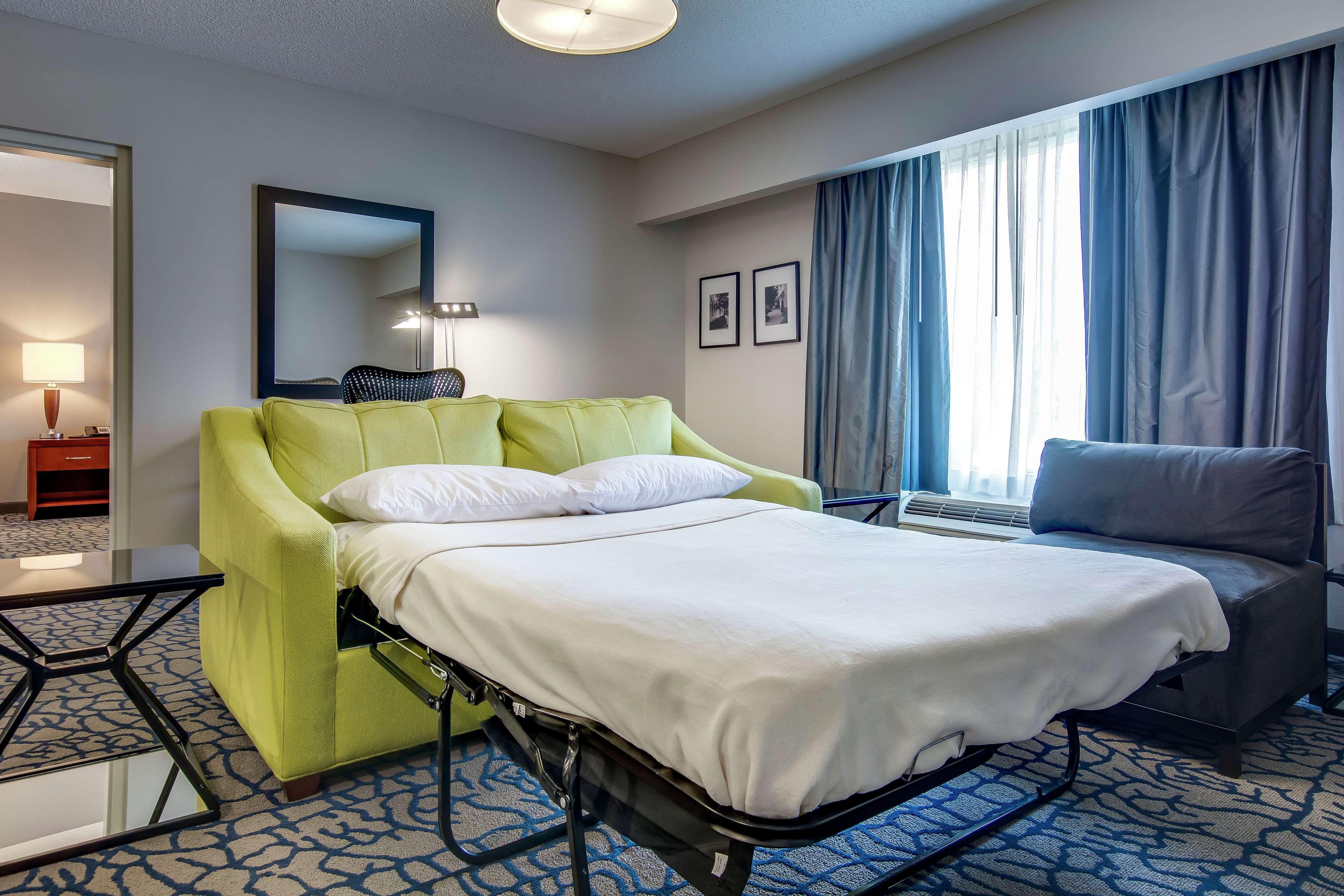 Hilton Garden Inn Louisville-Northeast Екстериор снимка