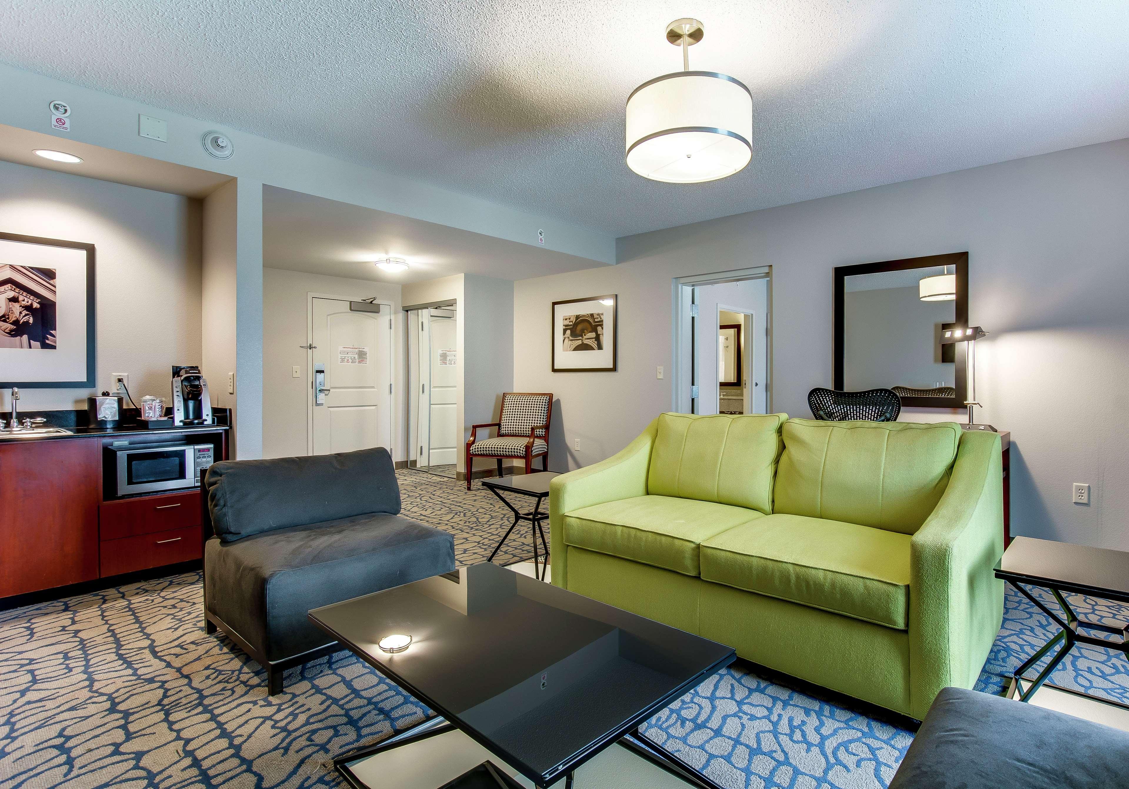 Hilton Garden Inn Louisville-Northeast Екстериор снимка