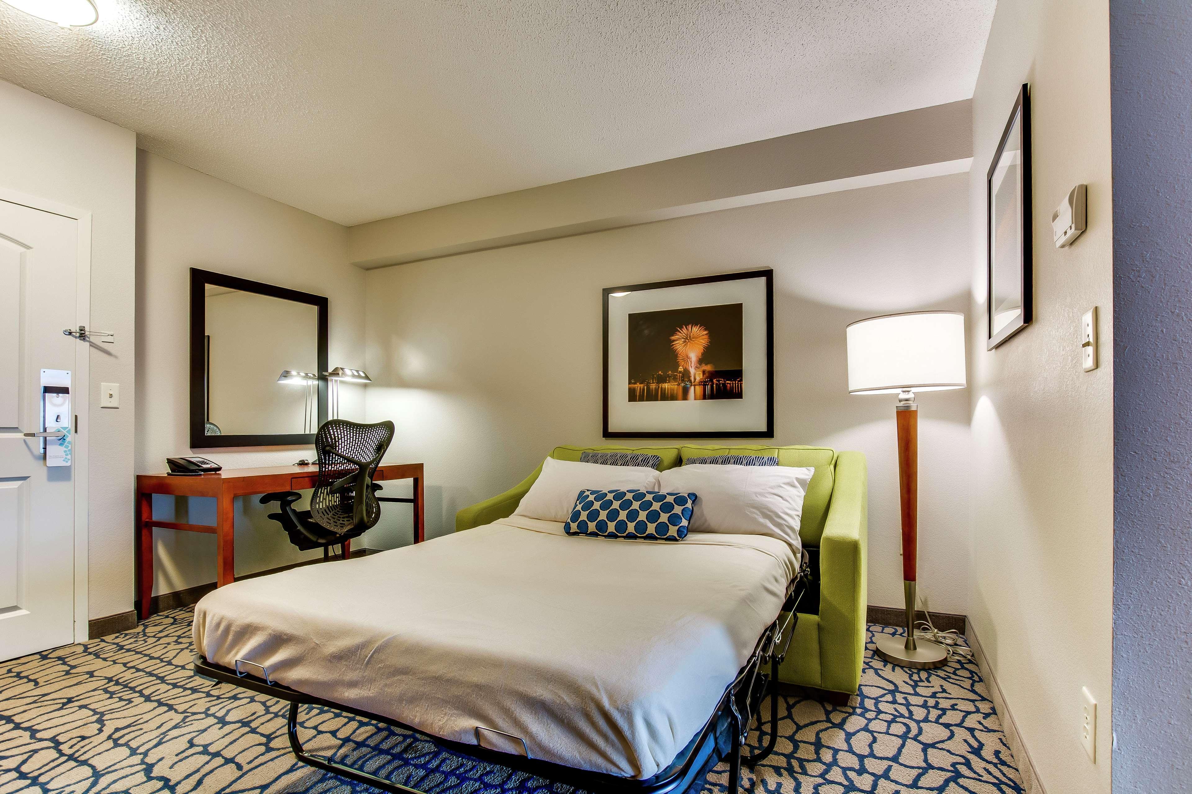 Hilton Garden Inn Louisville-Northeast Екстериор снимка