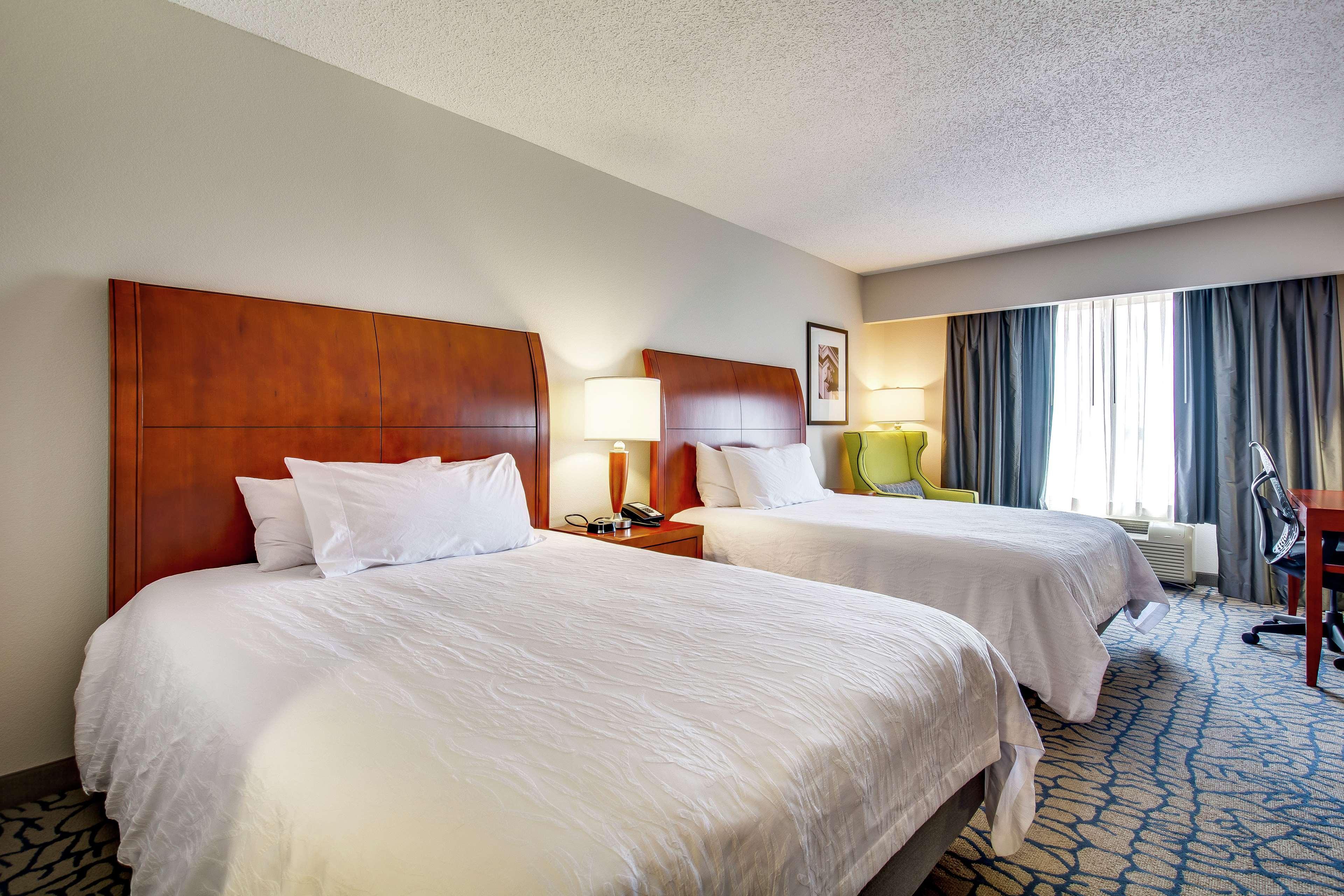 Hilton Garden Inn Louisville-Northeast Екстериор снимка