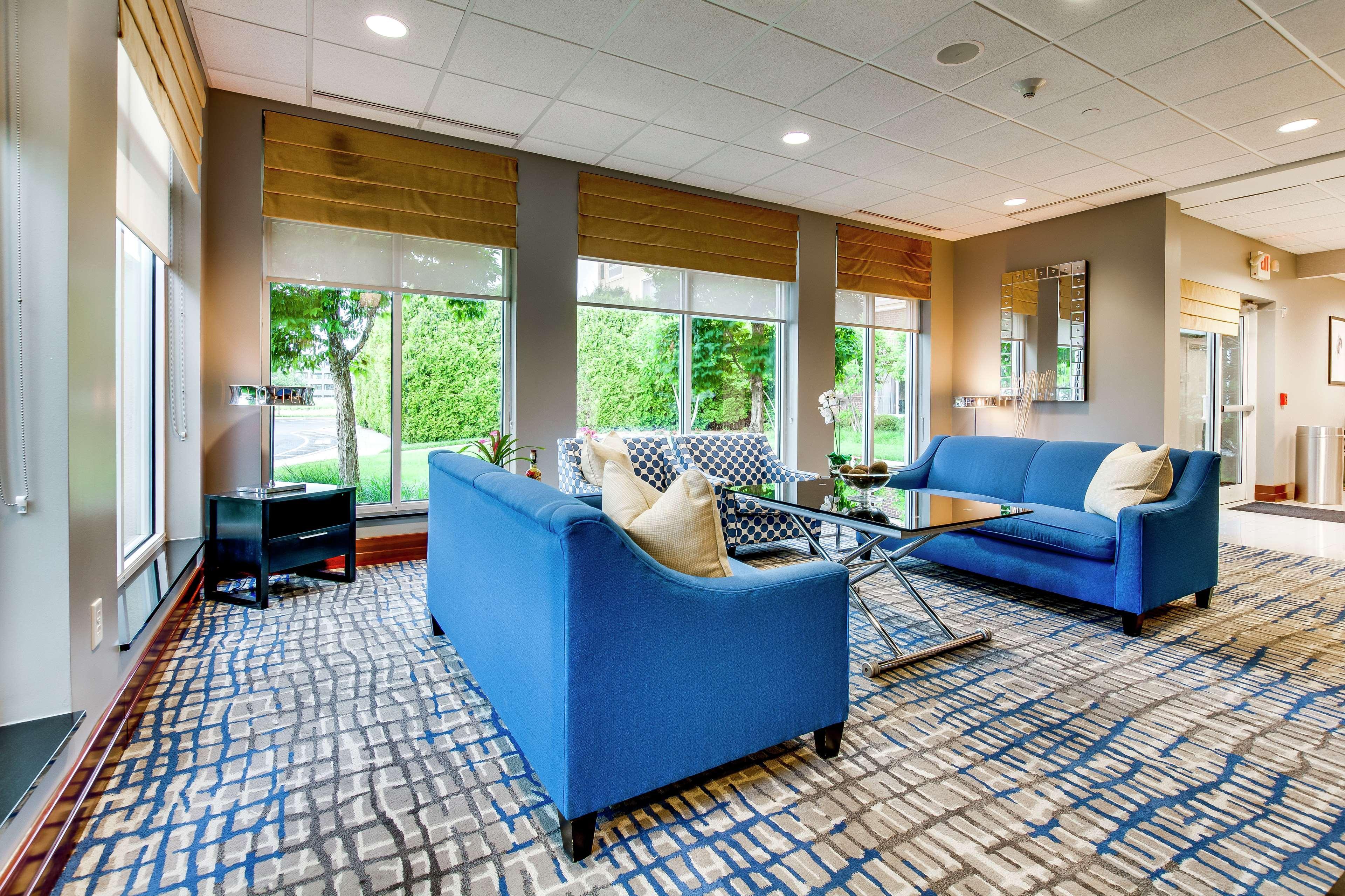 Hilton Garden Inn Louisville-Northeast Екстериор снимка