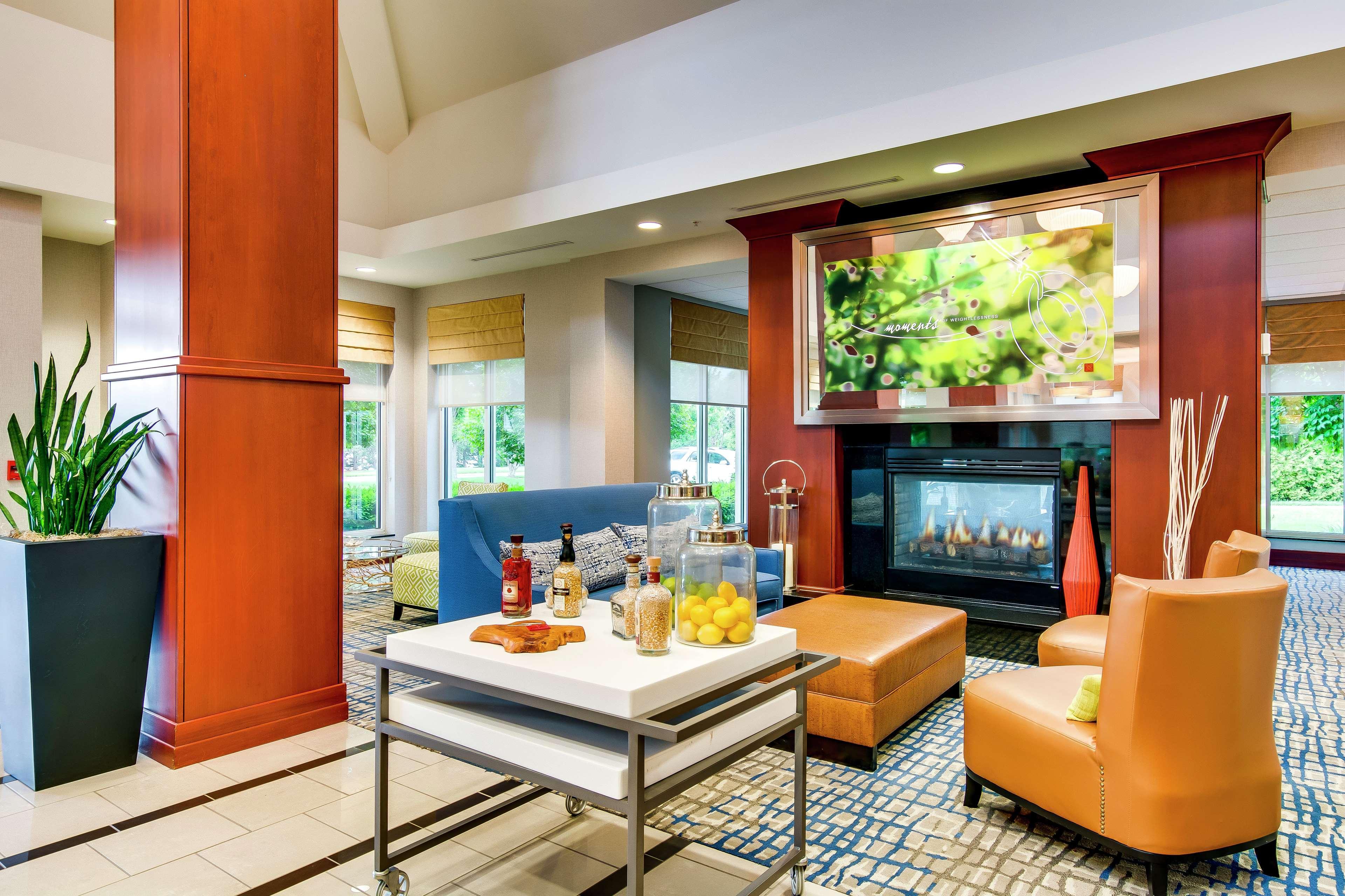 Hilton Garden Inn Louisville-Northeast Екстериор снимка