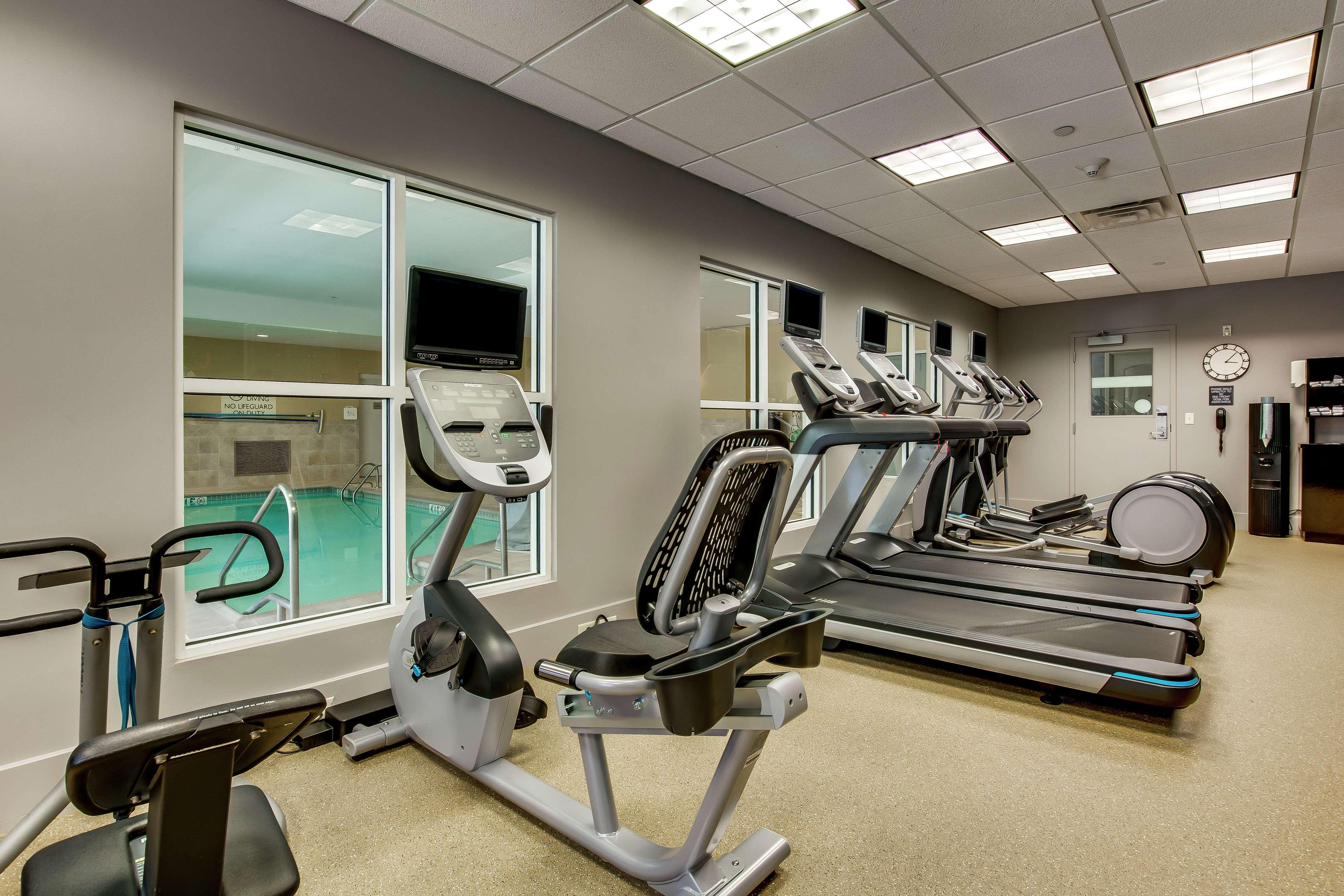 Hilton Garden Inn Louisville-Northeast Екстериор снимка