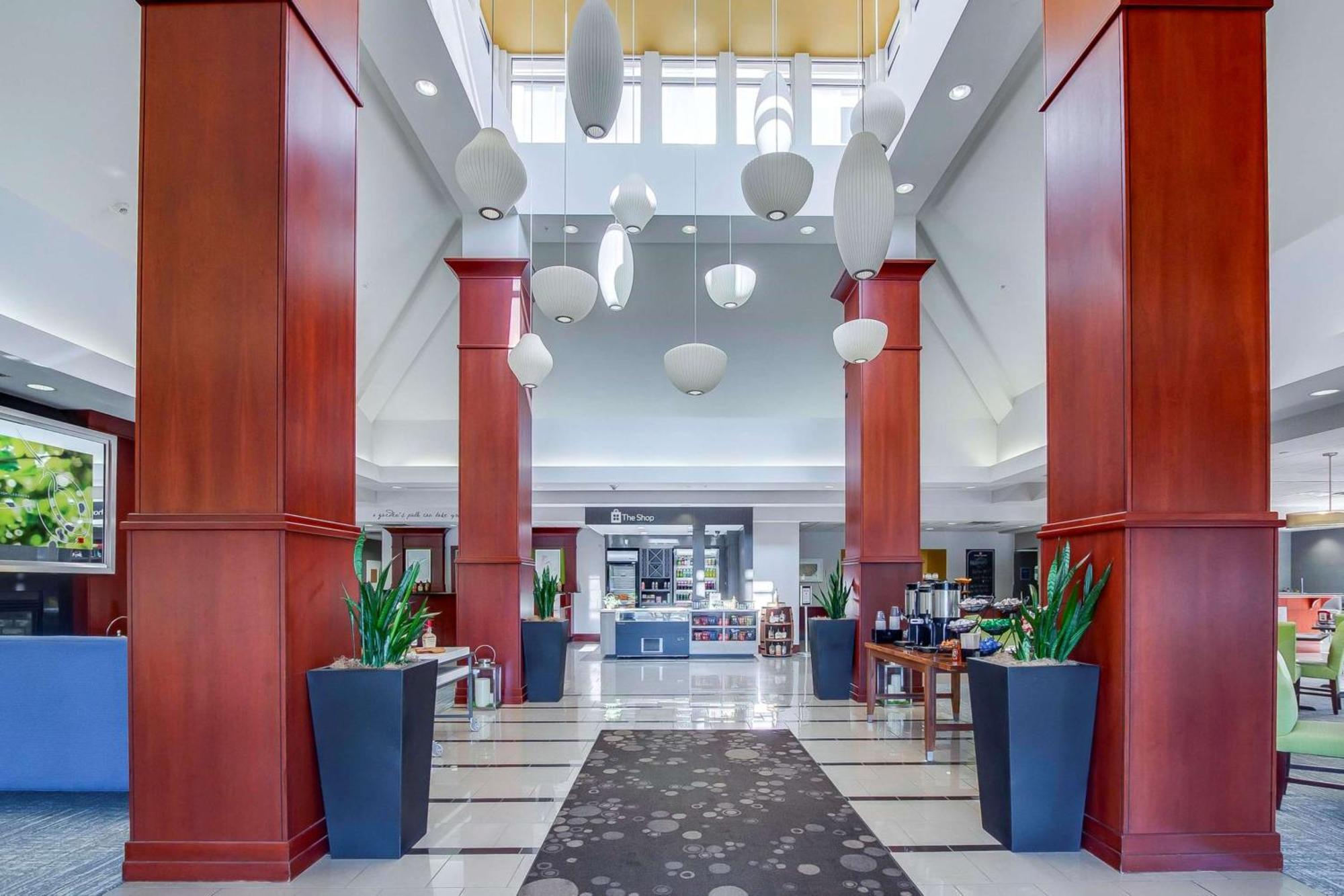 Hilton Garden Inn Louisville-Northeast Екстериор снимка