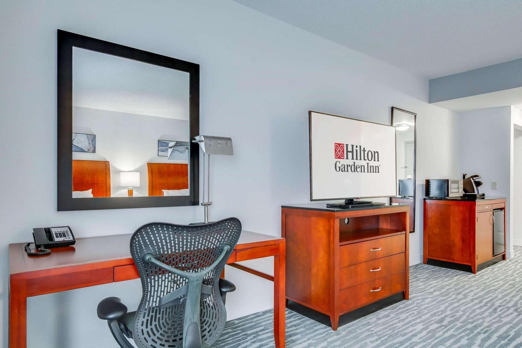 Hilton Garden Inn Louisville-Northeast Екстериор снимка