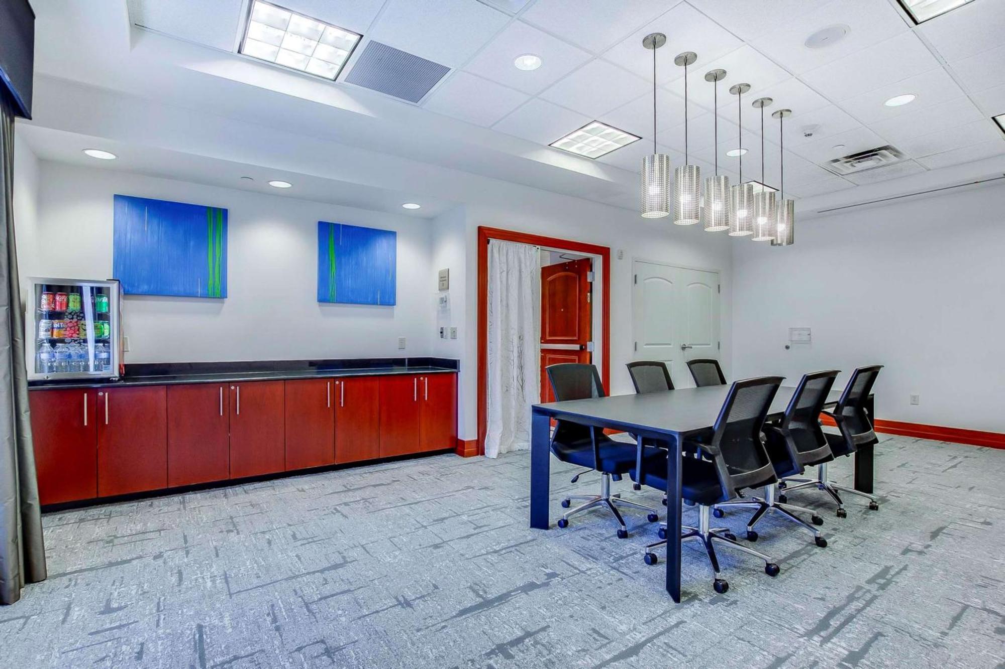 Hilton Garden Inn Louisville-Northeast Екстериор снимка