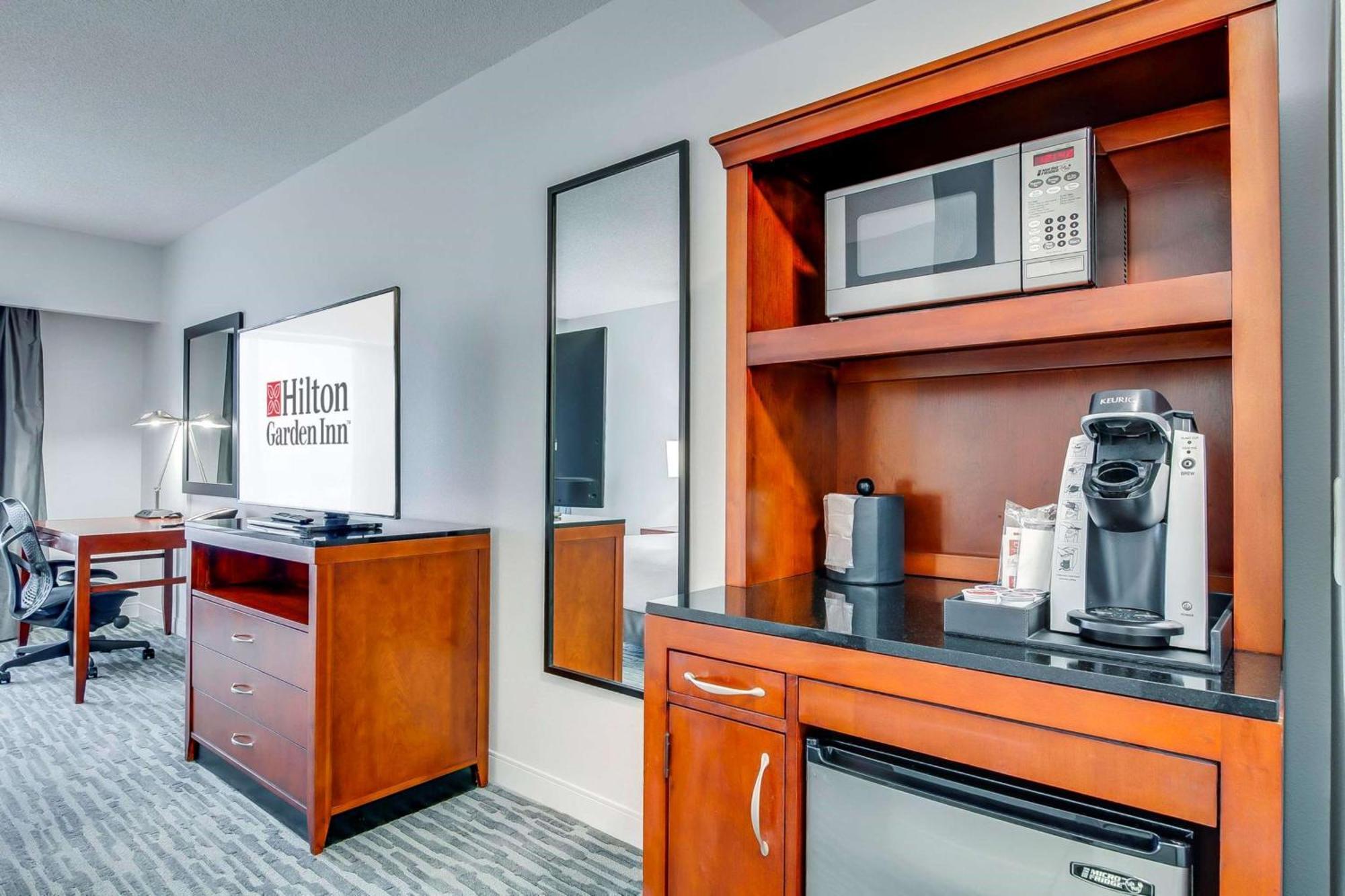 Hilton Garden Inn Louisville-Northeast Екстериор снимка