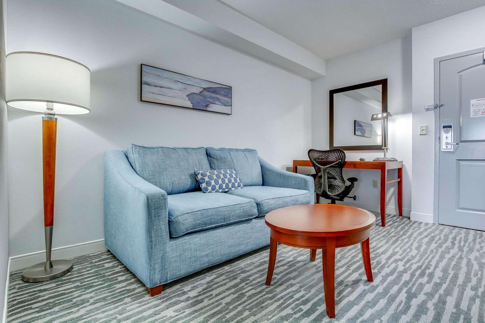 Hilton Garden Inn Louisville-Northeast Екстериор снимка