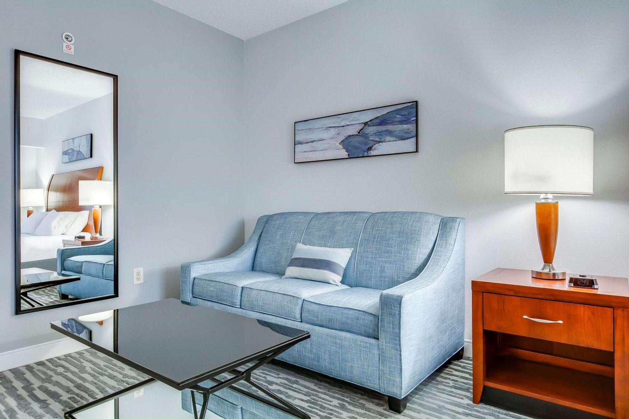 Hilton Garden Inn Louisville-Northeast Екстериор снимка