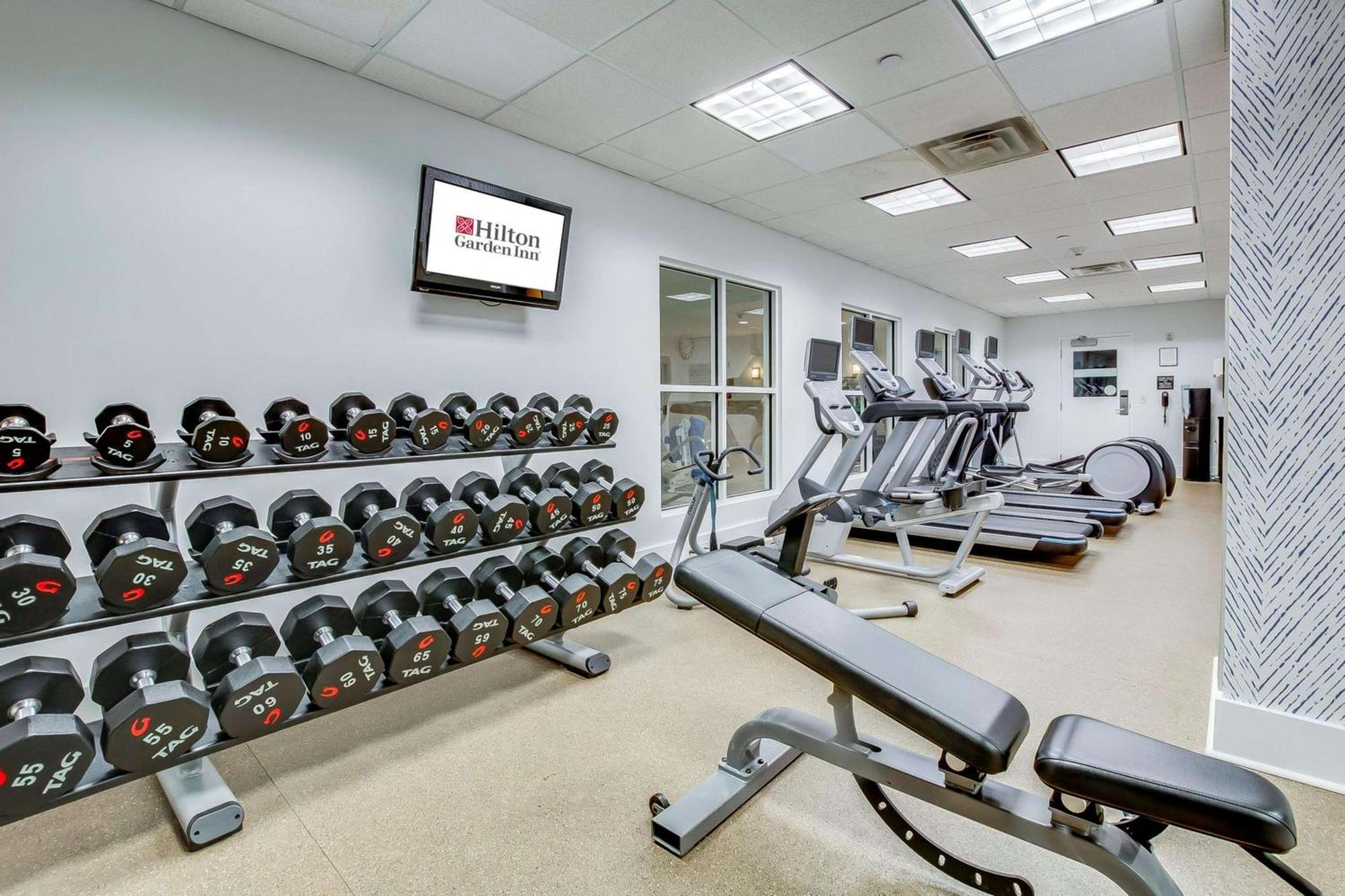 Hilton Garden Inn Louisville-Northeast Екстериор снимка