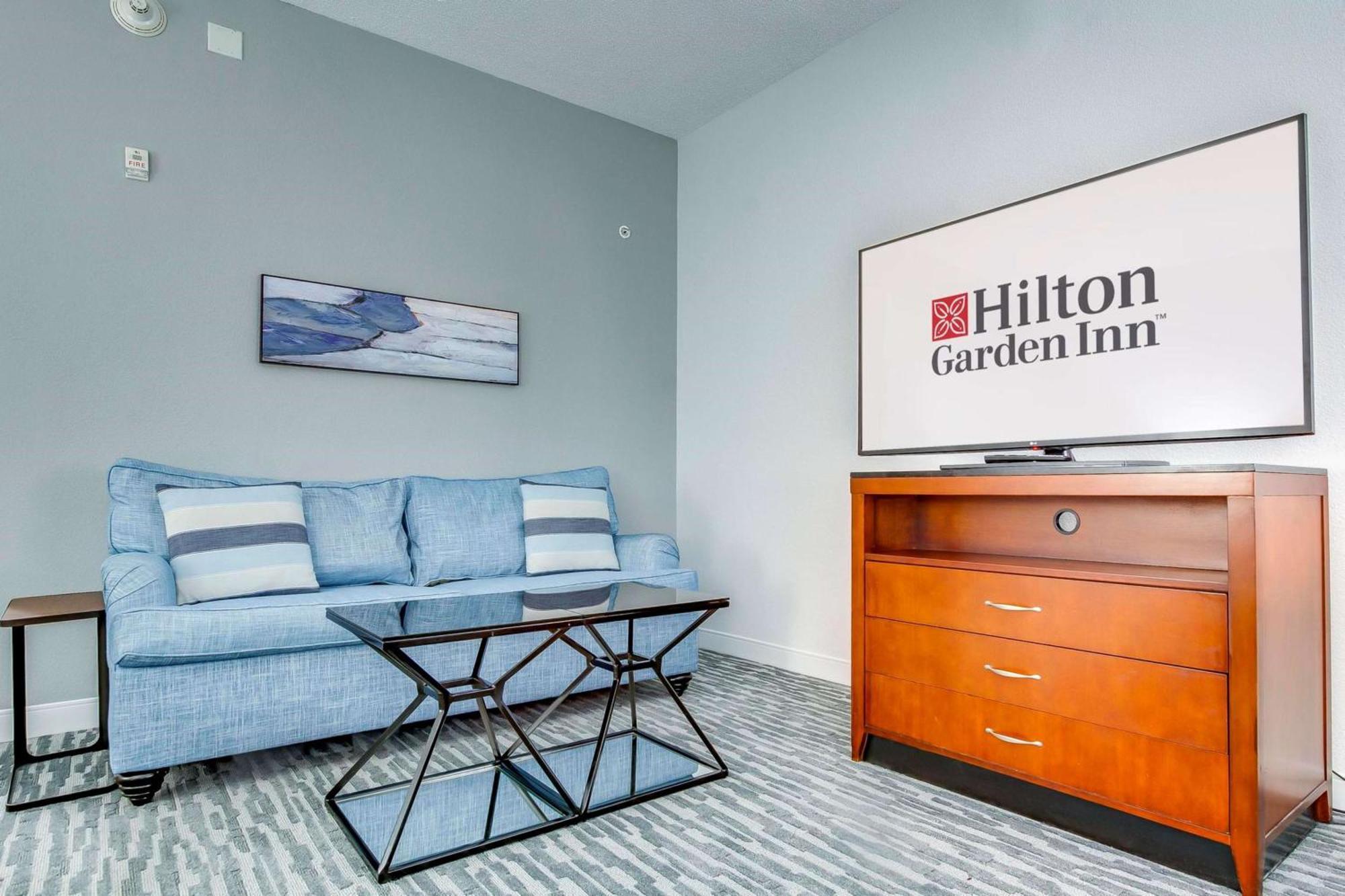 Hilton Garden Inn Louisville-Northeast Екстериор снимка
