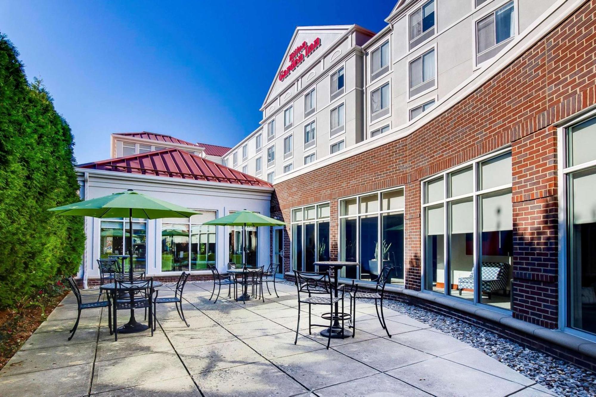 Hilton Garden Inn Louisville-Northeast Екстериор снимка